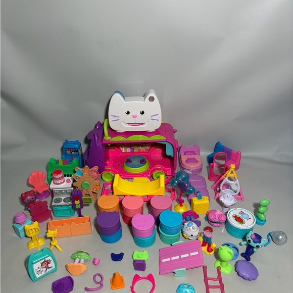 Gabby’s Dollhouse 81 Piece Lot Figures Accessories Playset Toys